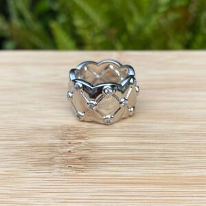New Lisa Freede Silver and Rhinestone/Crystal Band Ring. Size 6